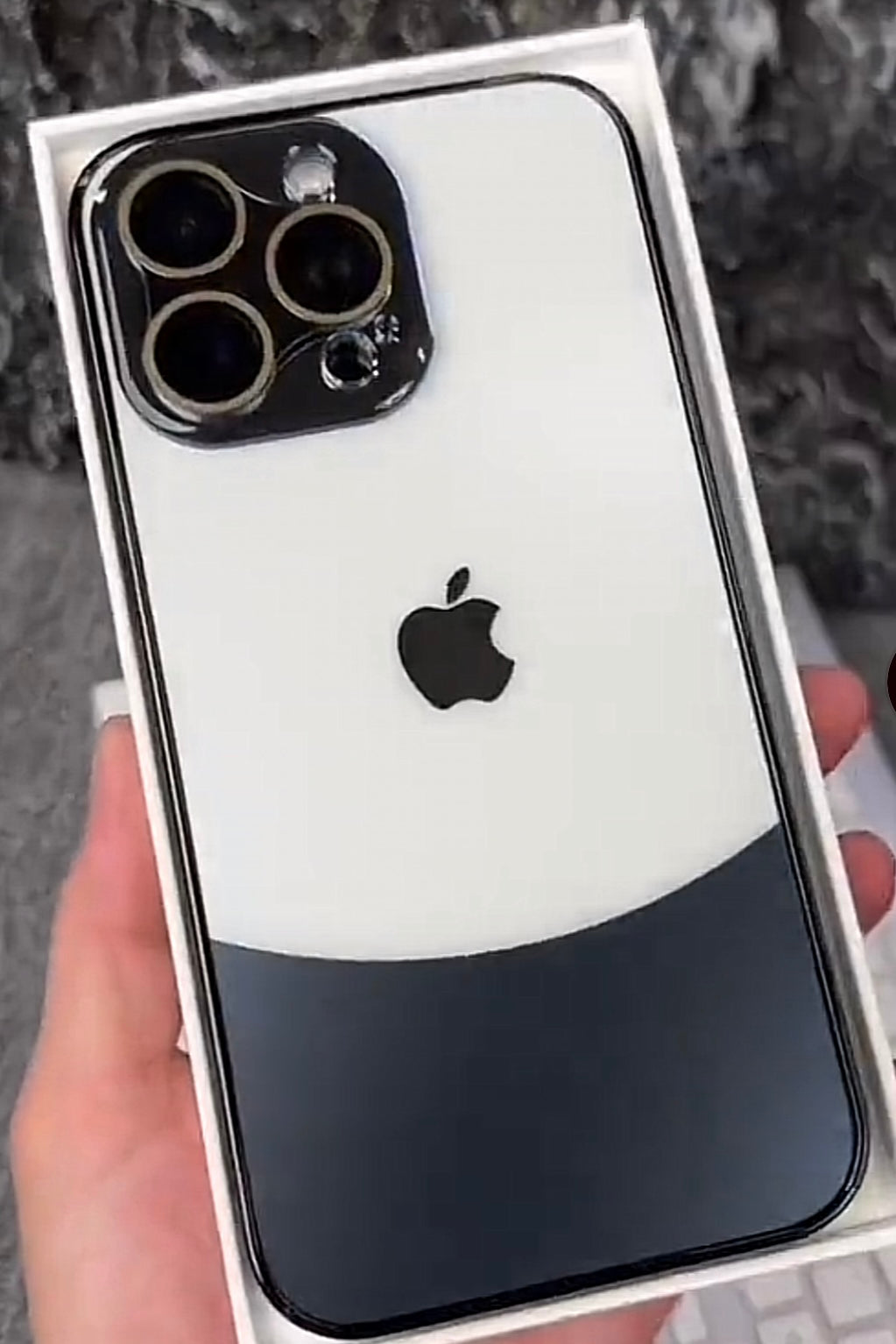 Elegance Case – Black & White Edition