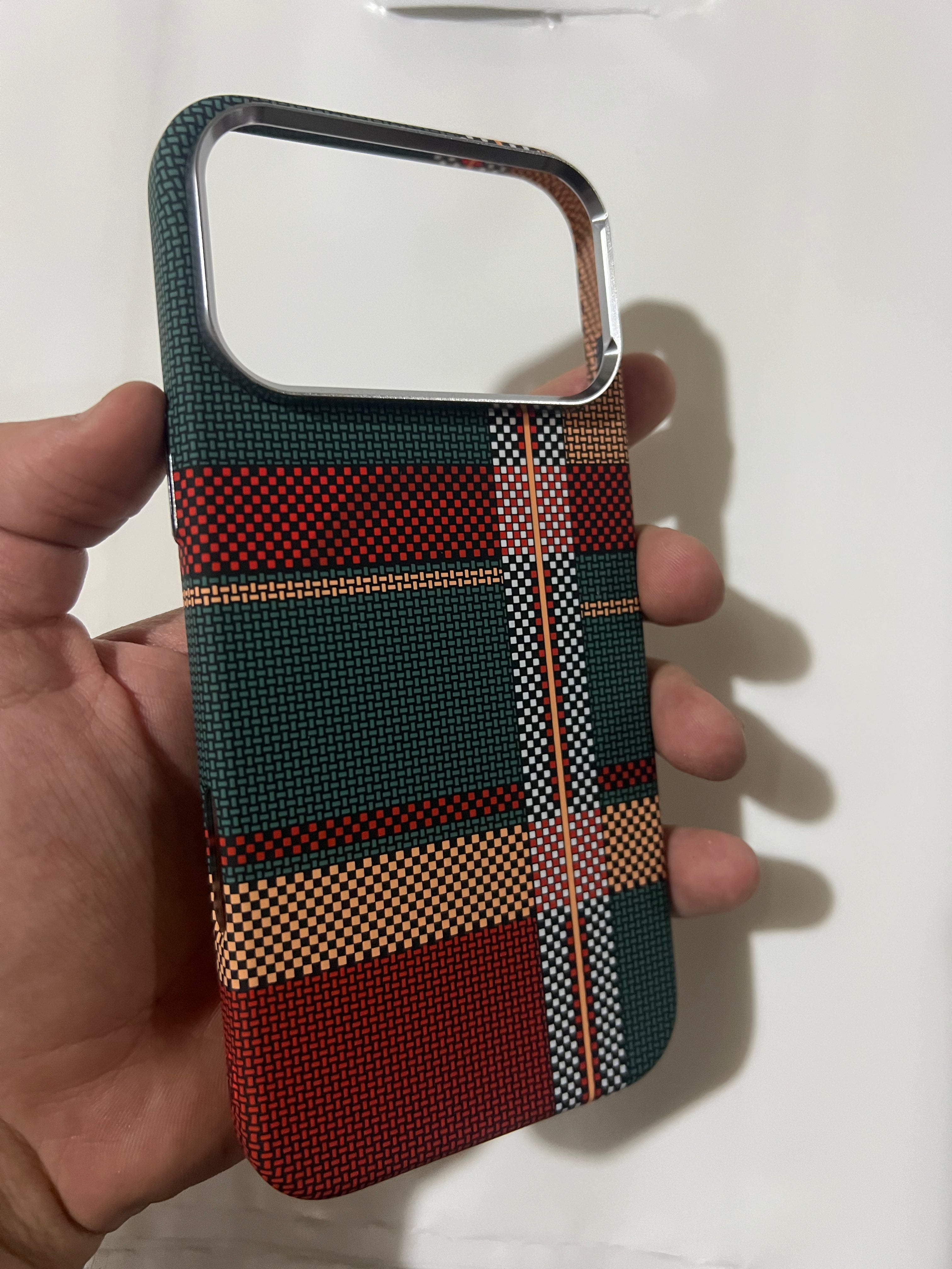 GREEN PATTERN MAGSAFE IPHONE CASE